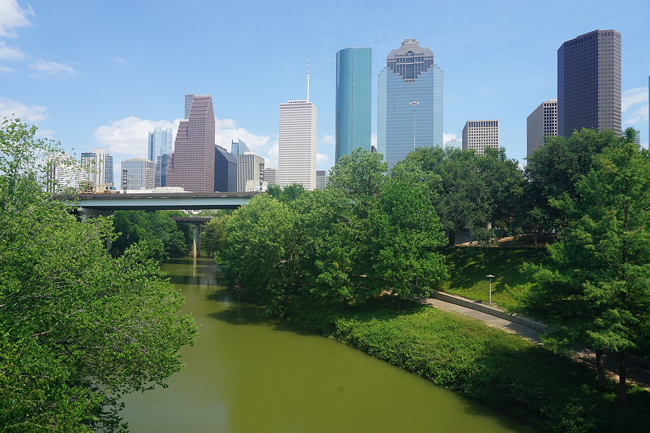 Houston May 2022 13 (Buffalo Bayou Park and skyline)